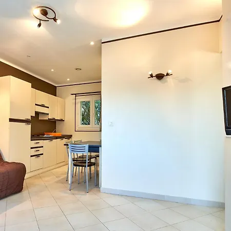 Vacanceole - Lisa Maria Sari-Solenzara