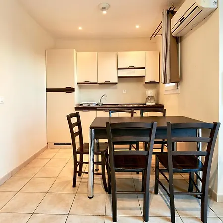 Vakantiepark Vacanceole - Lisa Maria Sari-Solenzara