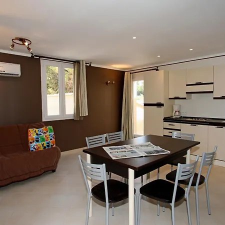 Vakantiepark Vacanceole - Lisa Maria Sari-Solenzara